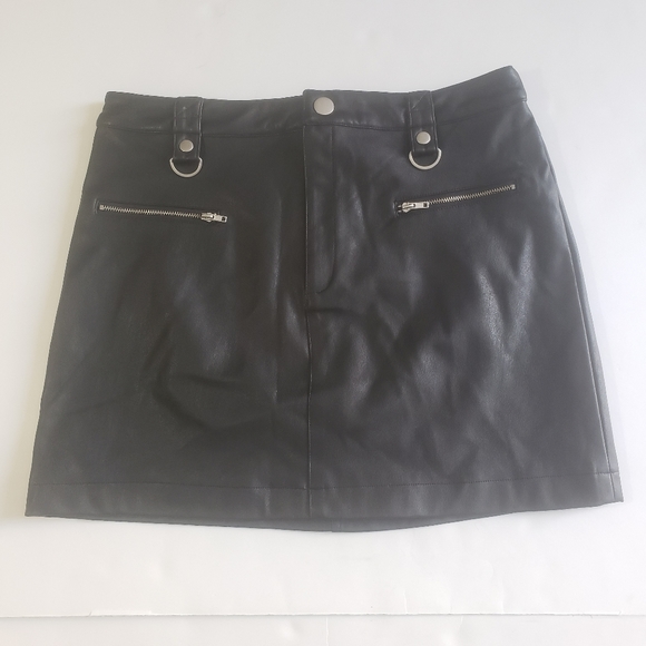 UO Faux Leather Mini Skirt Large - Picture 1 of 6